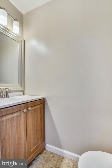 2116 Whisperwood Glen Ln, Reston, VA 20191 - photo 4