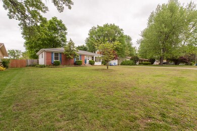 003_2641 E Crestview