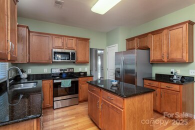 6423 Ridgeview Commons Dr, Charlotte, NC 28269 - photo 6