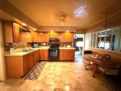 402 E Parrish St, Covington, VA 24426 - photo 7