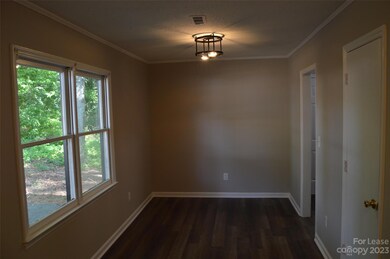 645 W Sharpe St, Statesville, NC 28677 - photo 4