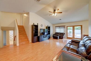2529 E Lockwood St-7