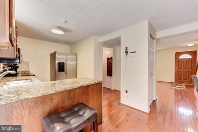 8125 Willowdale Ct, Springfield, VA 22153 - photo 6