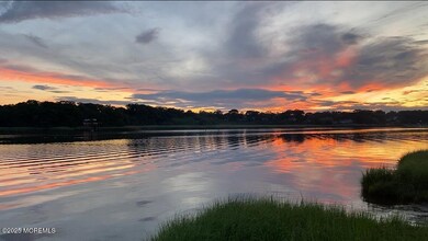 025_river_views_302