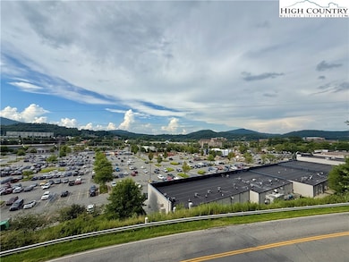 800 Meadowview Dr unit 17, Boone, NC 28607 - photo 3