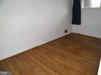 7806 Adelphi Ct, Hyattsville, MD 20783 - photo 5