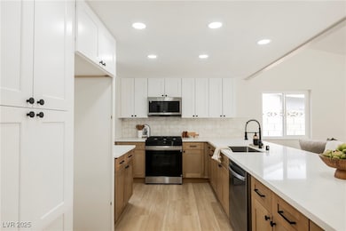 6325 Stonegate Way, Las Vegas, NV 89146 - photo 5