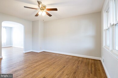 271 Medwick Garth E, Catonsville, MD 21228 - photo 7