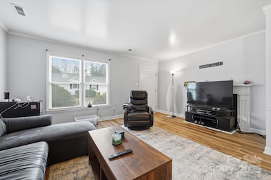 5918 Crape Myrtle Ln, Charlotte, NC 28216 - photo 5