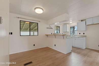 Inside-Spokane-Hayden Pines-10