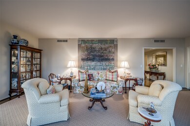 [Living Room]
An alternate view of the living roo