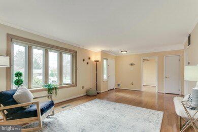 13703 Frankfort Ct, Rockville, MD 20853 - photo 5