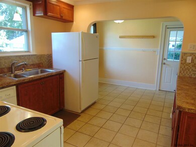 28 Irving Rd, Schenectady, NY 12302 - photo 7