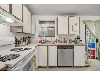 441 W Gloucester St, Gladstone, OR 97027 - photo 6