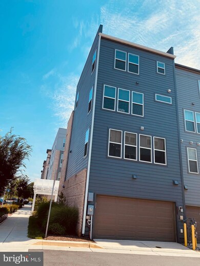 13348 Sherwood Park Ln, Herndon, VA 20171 - photo 2