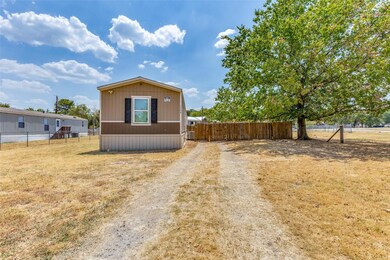 1504 Reef Dr, Azle, TX 76020 - photo 2