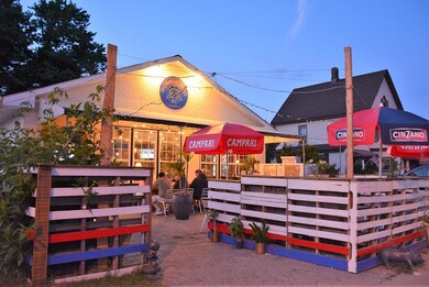 Restaurants close by