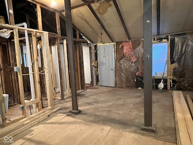 467 Dawson St, Columbus, IN 47201 - photo 4