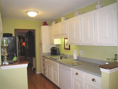 117 Laurelwood Dr unit 117, Hopedale, MA 01747 - photo 3