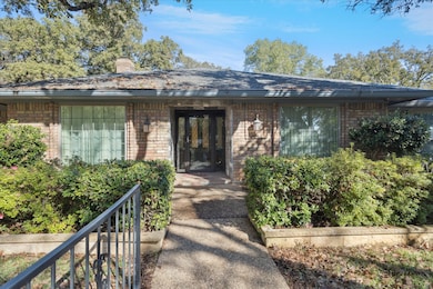 805 Newport Rd, Fort Worth, TX 76120 - photo 3