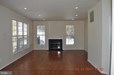 5600 Silk Tree Dr, Riverdale, MD 20737 - photo 6