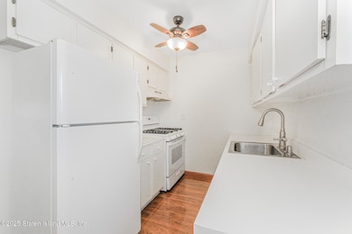 4219 Amboy Rd unit 4, Staten Island, NY 10308 - photo 6