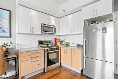 100 Maspeth Ave unit 4L, Brooklyn, NY 11211 - photo 5