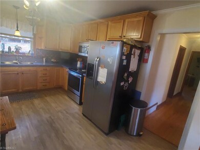 1827 Balsam St, Asheboro, NC 27205 - photo 4