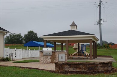 108 Fleming Dr unit 104, Statesville, NC 28677 - photo 3