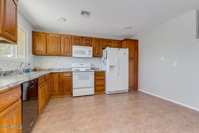 8216 W Piccadilly Rd, Phoenix, AZ 85033 - photo 5