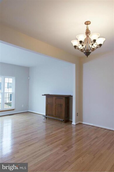 557 Tuliptree Square NE, Leesburg, VA 20176 - photo 4