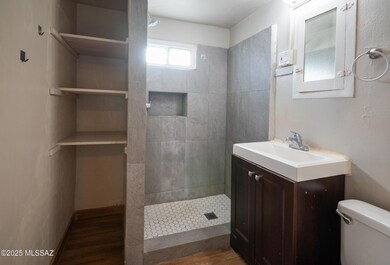 627 N Euclid #3-8