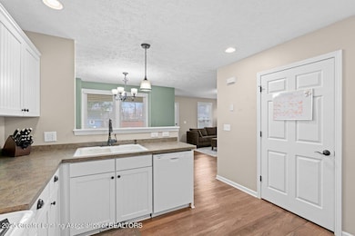 2036 Reo Rd, Lansing, MI 48910 - photo 4