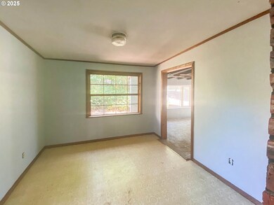 554 Cedar St, Sutherlin, OR 97479 - photo 5