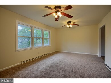 3900 Moyer Ave, Reading, PA 19606 - photo 4