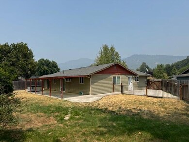 1603 Tamara Cir, Grants Pass, OR 97526 - photo 6