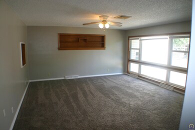 7000 SW Arborhaven Ln, Topeka, KS 66619 - photo 4