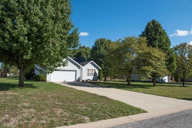 768 Helmwood Cir, Mount Washington, KY 40047 - photo 2
