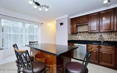 76 Railroad Ave, Staten Island, NY 10305 - photo 6