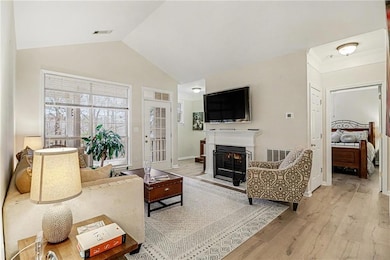 933 Sandringham Dr, Alpharetta, GA 30004 - photo 2