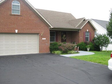 842 Isaac Shelby Cir E, Frankfort, KY 40601 - photo 5