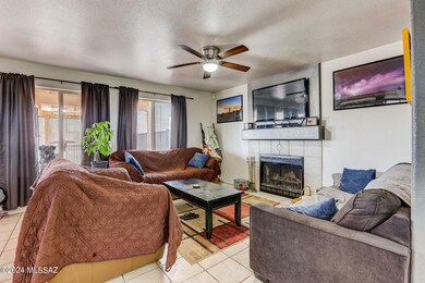 S Desert Valley Way-008