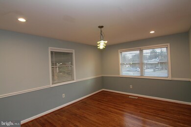 8212 Cottage St, Vienna, VA 22180 - photo 6