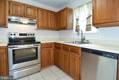 2304 Hunters Square Ct, Reston, VA 20191 - photo 7