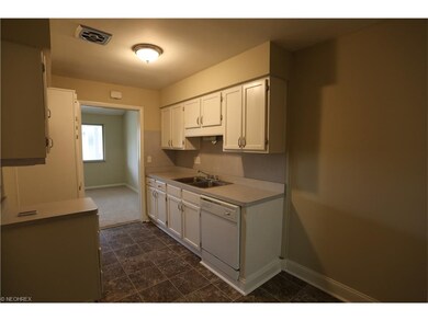 25420 Country Club Blvd unit 10, North Olmsted, OH 44070 - photo 3