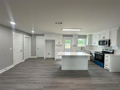 731 W Bullock St, Denison, TX 75020 - photo 6