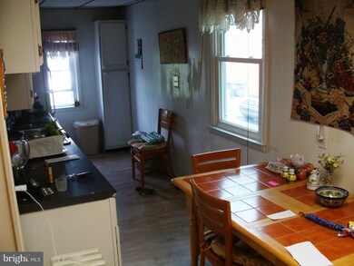 158 W Butler Ave unit THIRD FLOOR BEDROOM, Doylestown, PA 18901 - photo 7