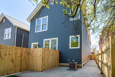 1432 Oak Street 007