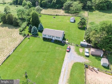 319 Hollida Ln, Martinsburg, WV 25404 - photo 2