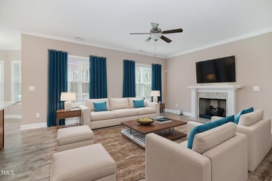img_2687-edit_691 - Living Room - Standa